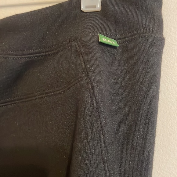 REI comfy pants boot cut & floral detail back leg - Picture 6 of 6